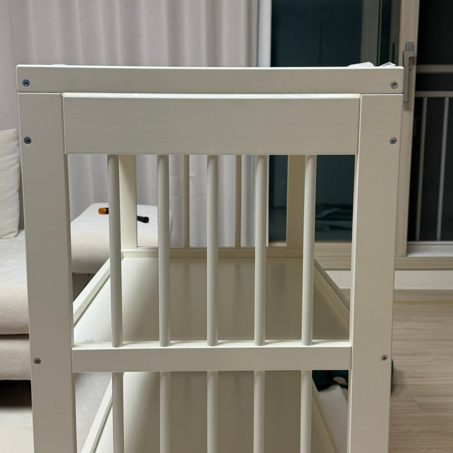 이케아 굴리베르 기저귀교환대 조립 과정 부품 조립 모습