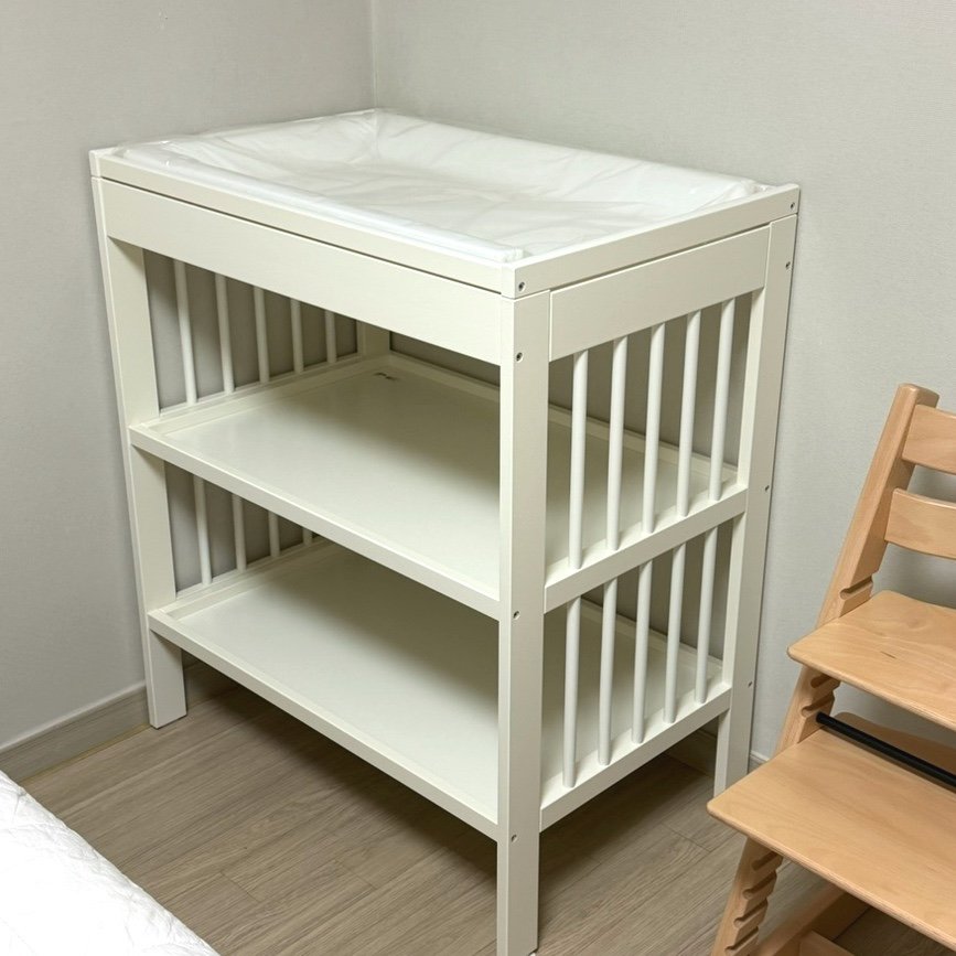이케아 굴리베르 기저귀교환대 아기방 배치 모습 완성 사진