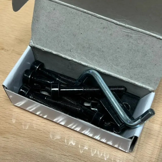 스토케 트립트랩 조립용 볼트와 육각렌치